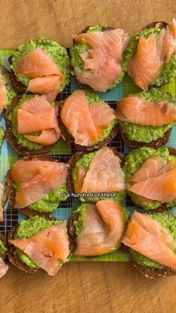 Pea, mint & parmesan purée smoked salmon sliders