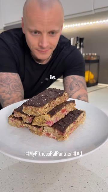 Banana Strawberry Oat Bars