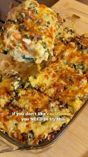 Cheesy, herby cauliflower bake 🧀🥦