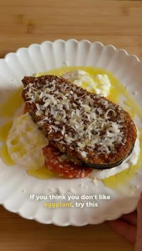 Crispy Eggplant Milanese with Tomato Coulis & Stracciatella 🍆🍅✨