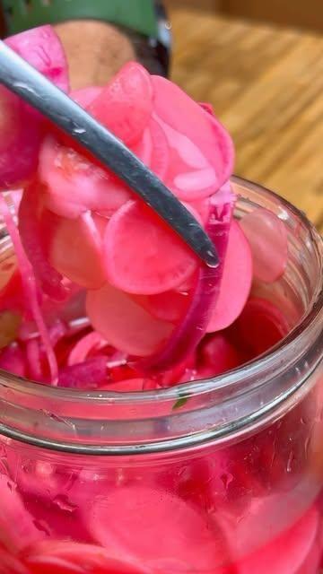 Red radish and red onion pickle 🥒❤️