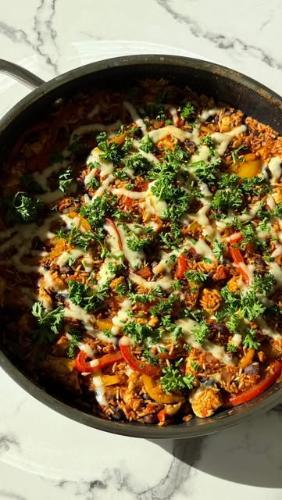 one pan mexican chicken and rice 🥘